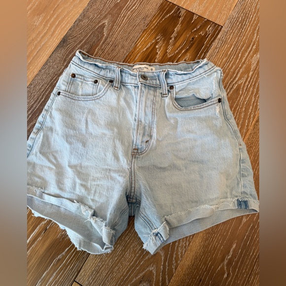 Abercrombie and fitch dad short high rise light wash size 2 - Picture 4 of 4